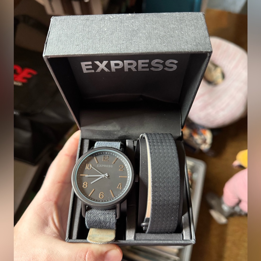 EXPRESS mens watch with extra band